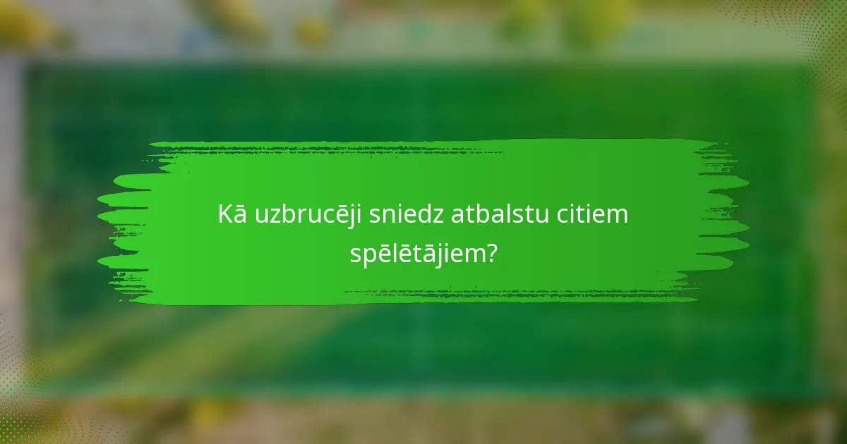 Kā uzbrucēji sniedz atbalstu citiem spēlētājiem?